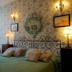 Arco Dei Tolomei Bed & Breakfast Rome